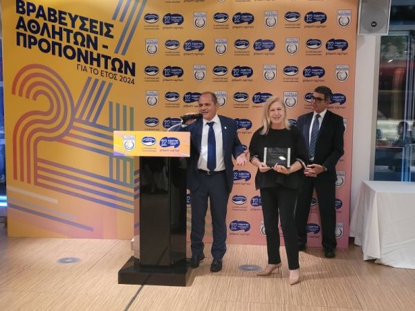 Κυπριακή Εθνική Παραολυμπιακή Επιτροπή: Βράβευσε την πρόεδρο της ΕΑΟΜ-ΑμεΑ Ιωάννα Καρυοφύλλη (pic)
