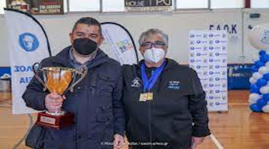 Στα γραφεία της ΕΑΟΜ-ΑμεΑ, το Κύπελλο από την κατάκτηση της 1ης θέσης στο διεθνές τουρνουά του Έσπο